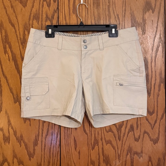 Columbia Pants - Columbia Omni Shade Khaki Cargo Shorts Size 12W